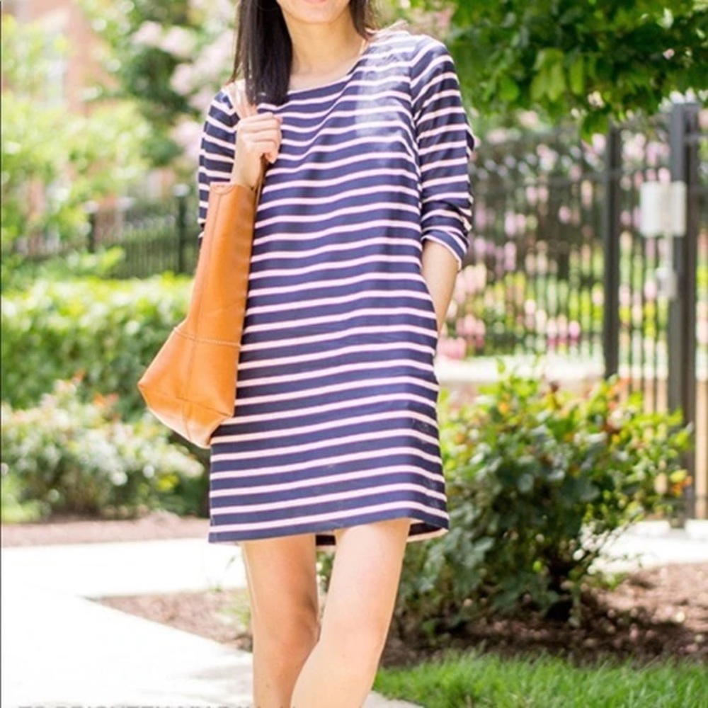 100% Silk J. Crew Size 8 Sheath Dress in Navy & White